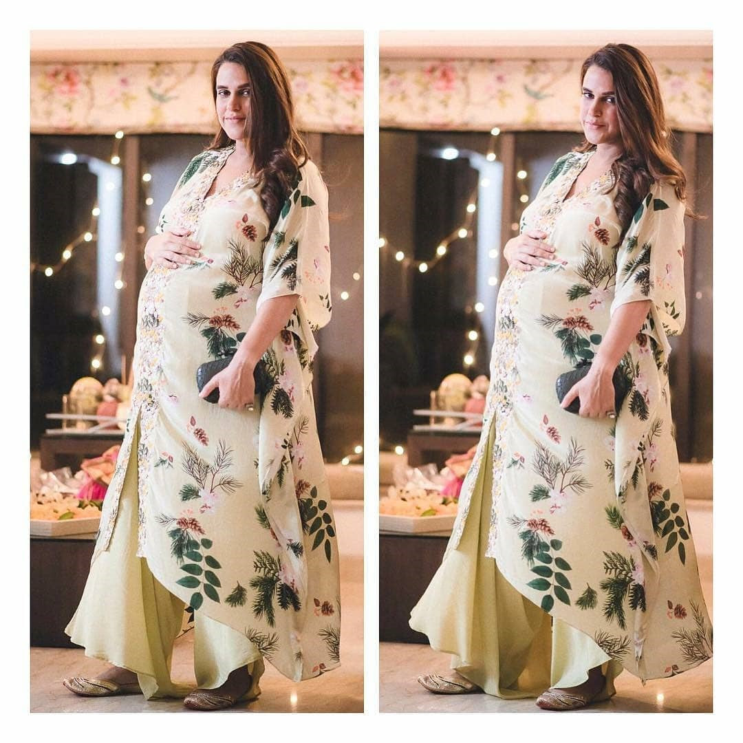 Raatkali Jutti - Classic Gold Detailing for Timeless Elegance
