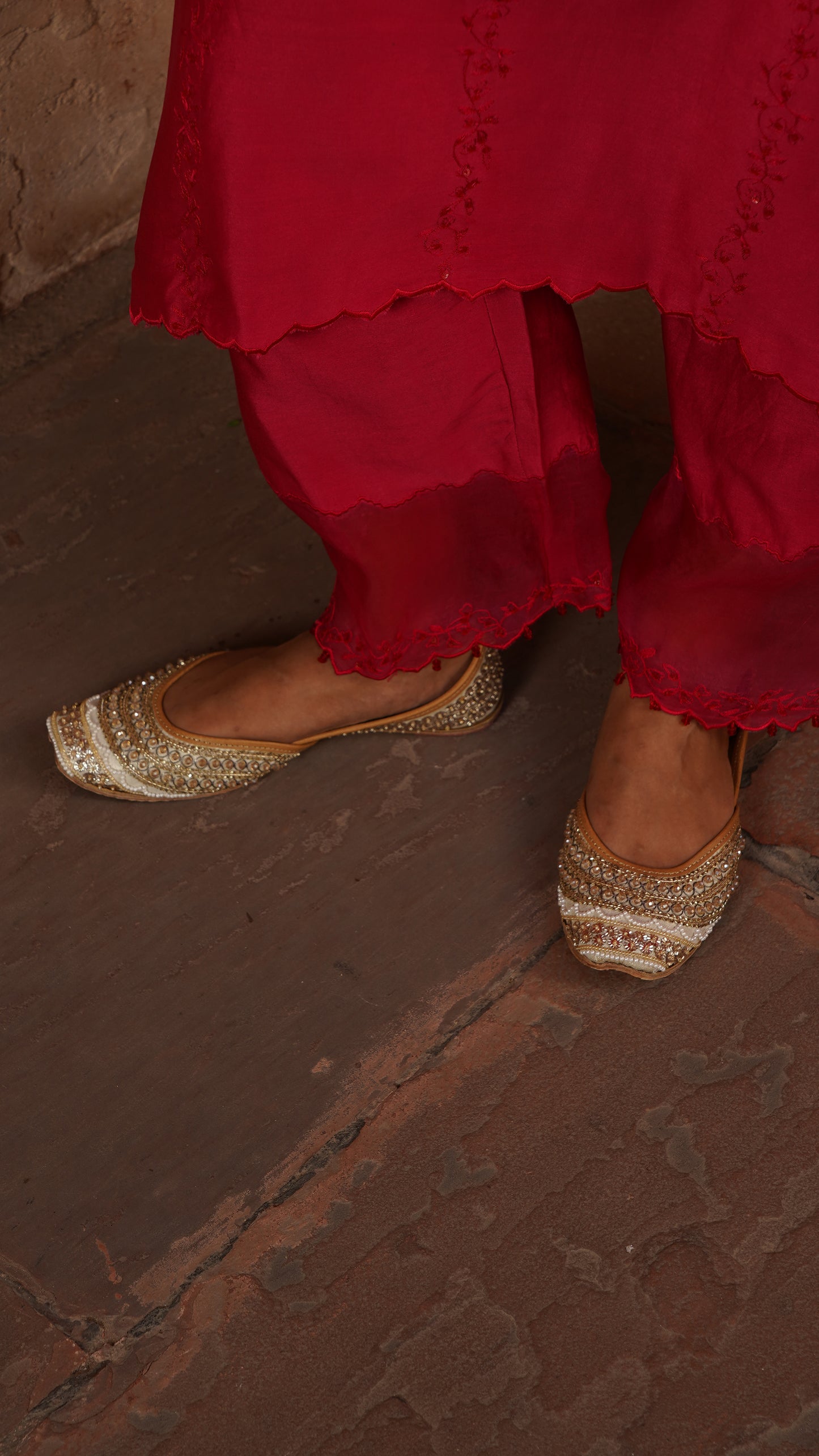 Golden  Gilt Jutti