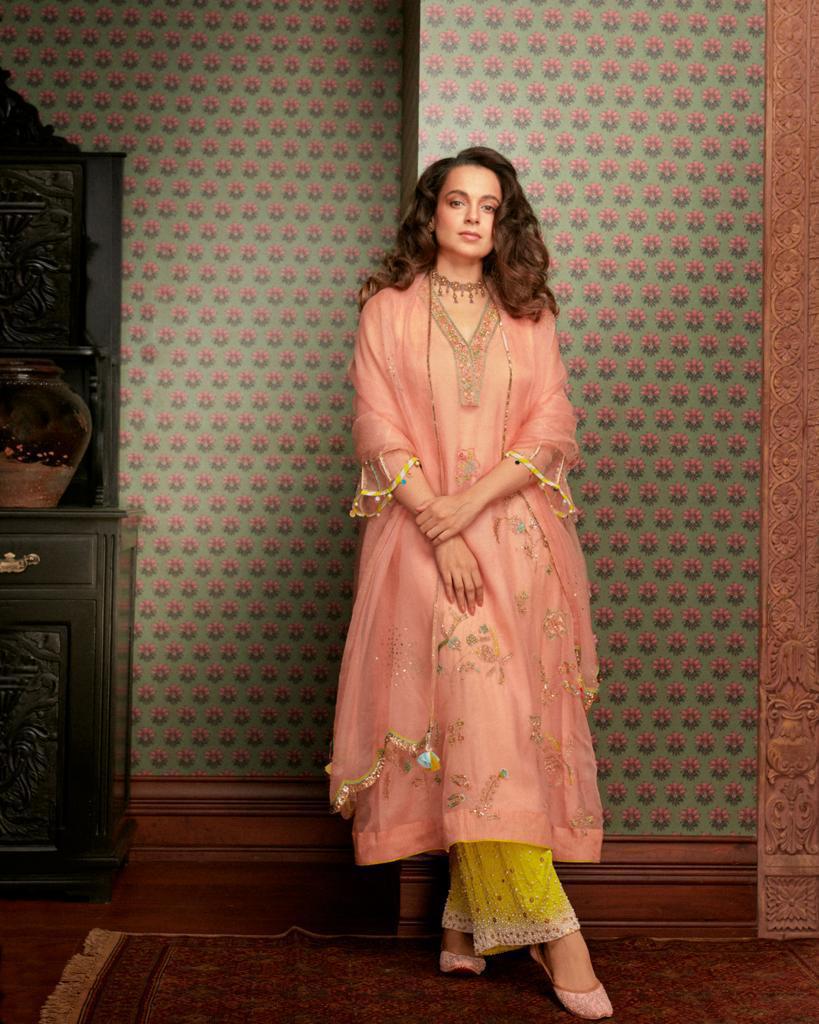 Briar Rose Jutti - Rosy Pink Elegance with Pearl Flourish