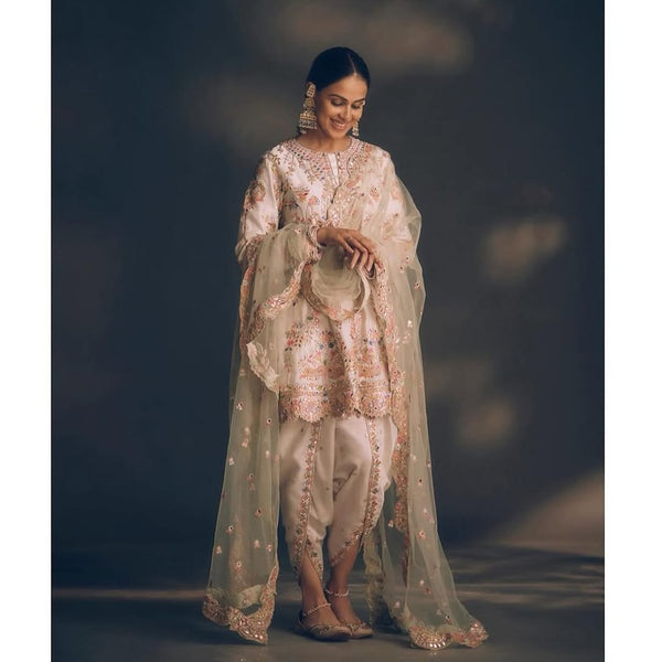 Pink Bliss Jutti - Designer Embroidered Punjabi Ladies Jutti