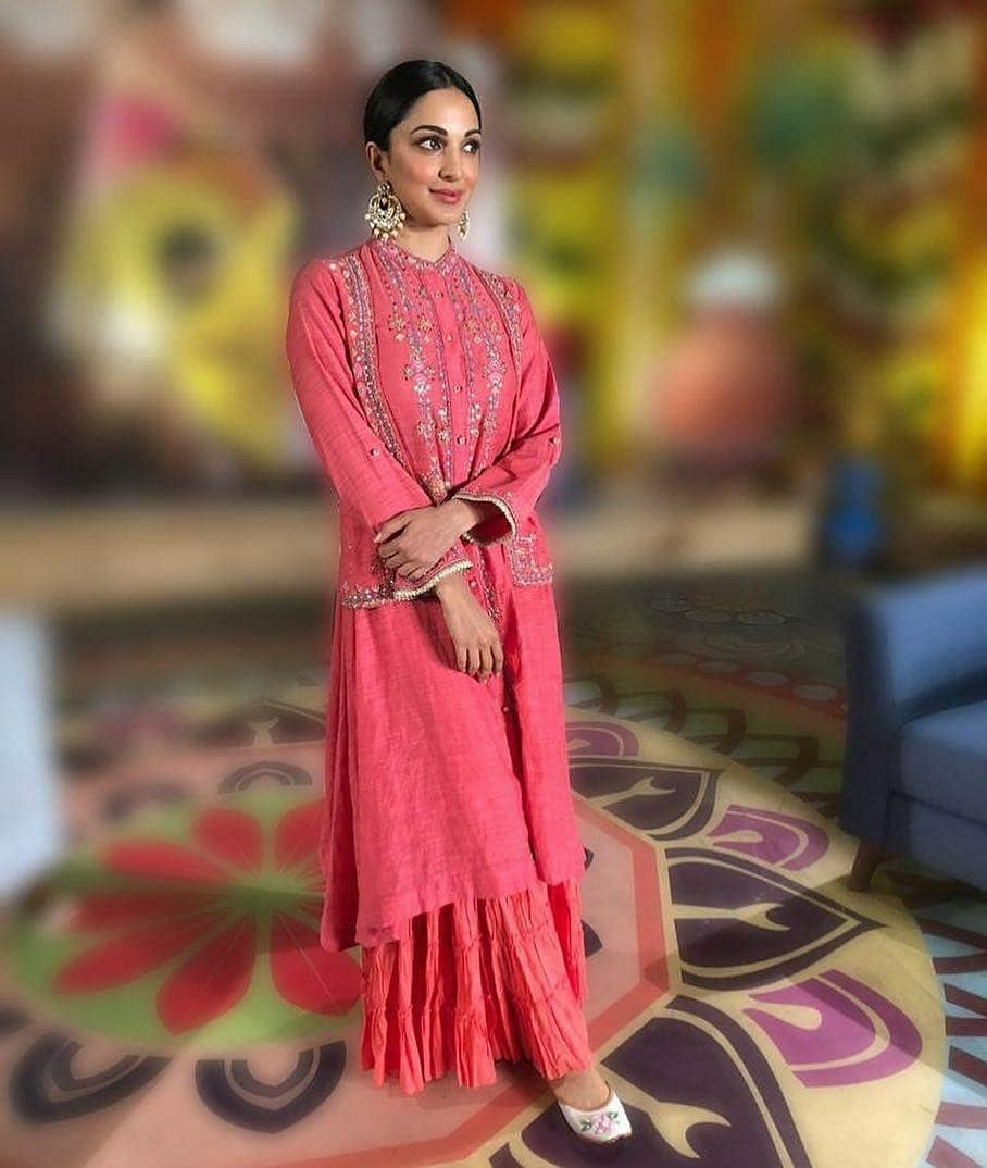 Hand-Embroidered Beige Punjabi Ladies Jutti - Marshmallow Pearl