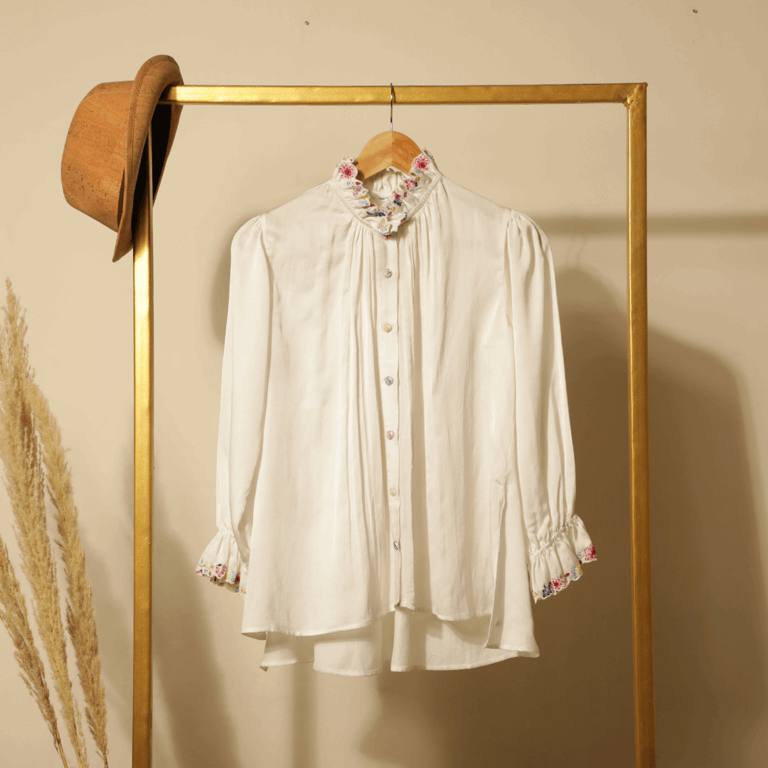 Gathered Cuffs and collar shirt