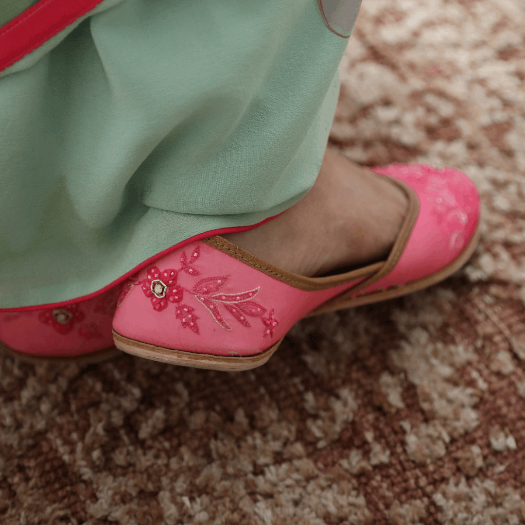 Pink Color Floral Embroidered Ladies Punjabi Jutti 