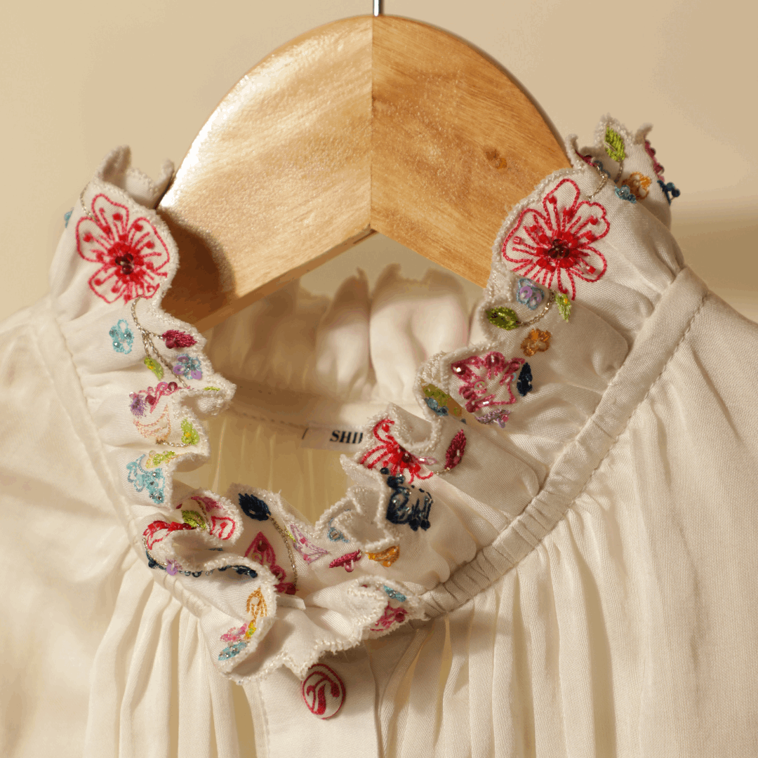 Gathered Cuffs and collar shirt