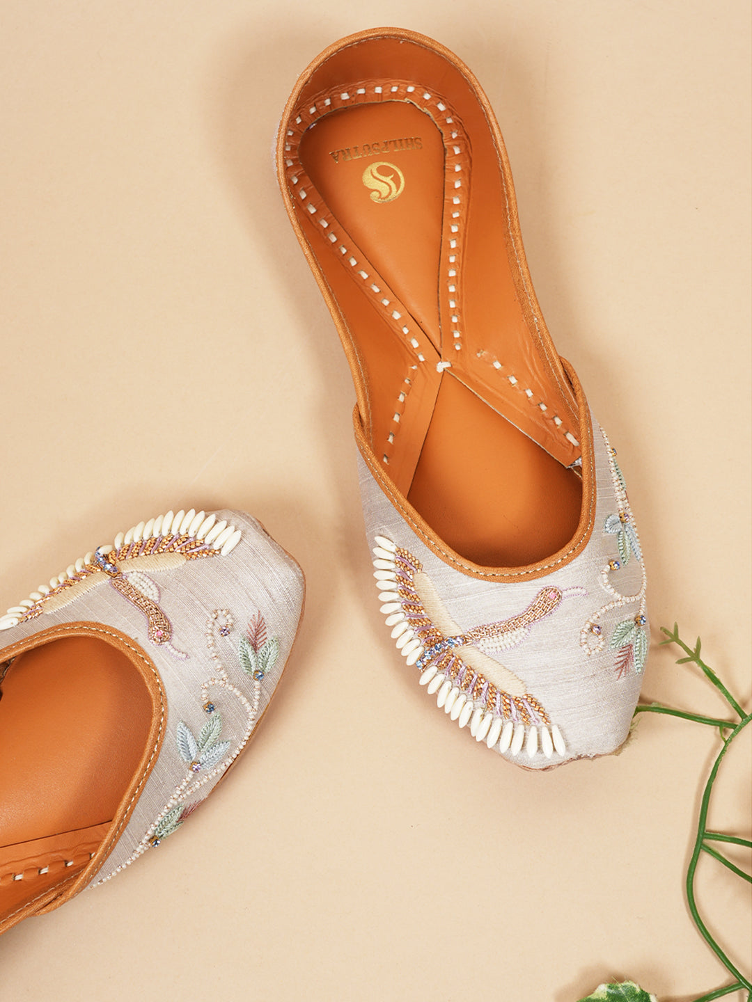 Flamingo-Inspired Handcrafted Jutti - Artistry and Elegance