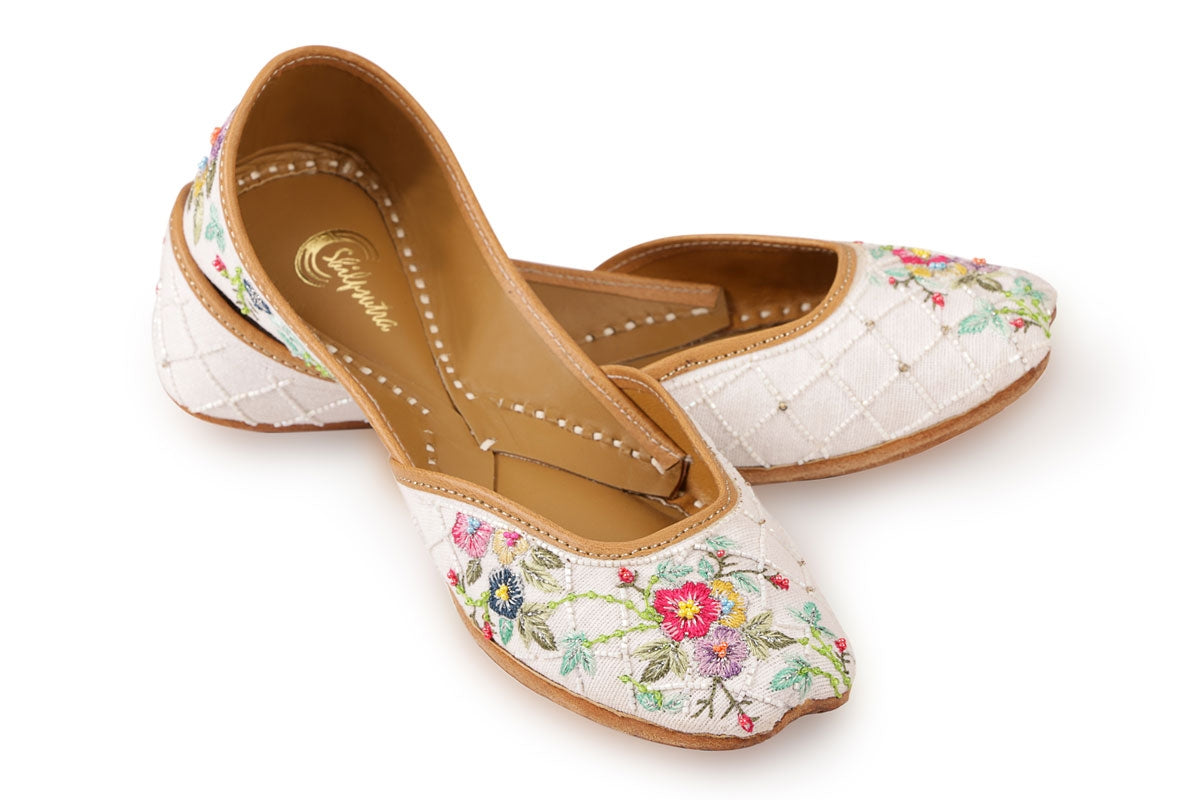 Amaryllis Hand Embroidered Premium Women's White Jutti - front