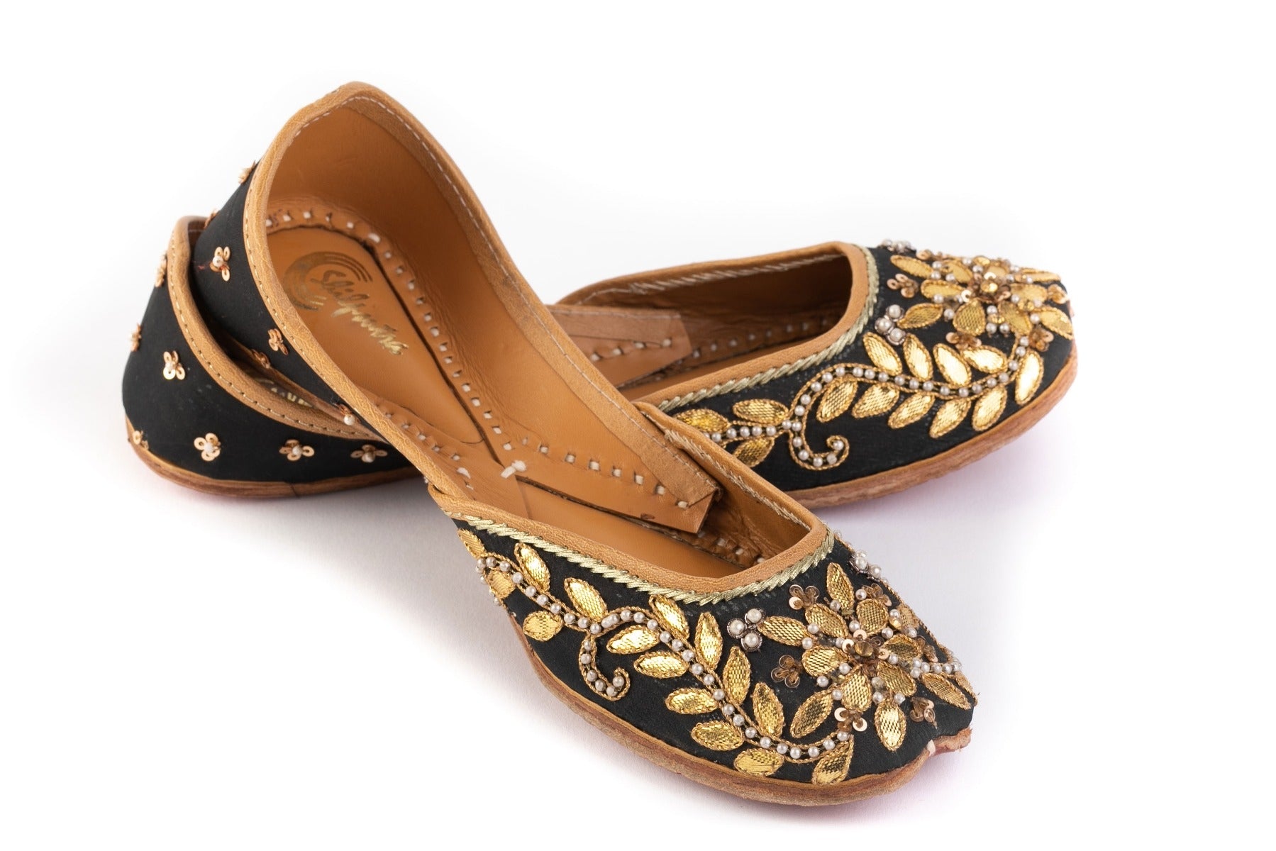 Black Color Designer Embroidered Ladies Punjabi Jutti