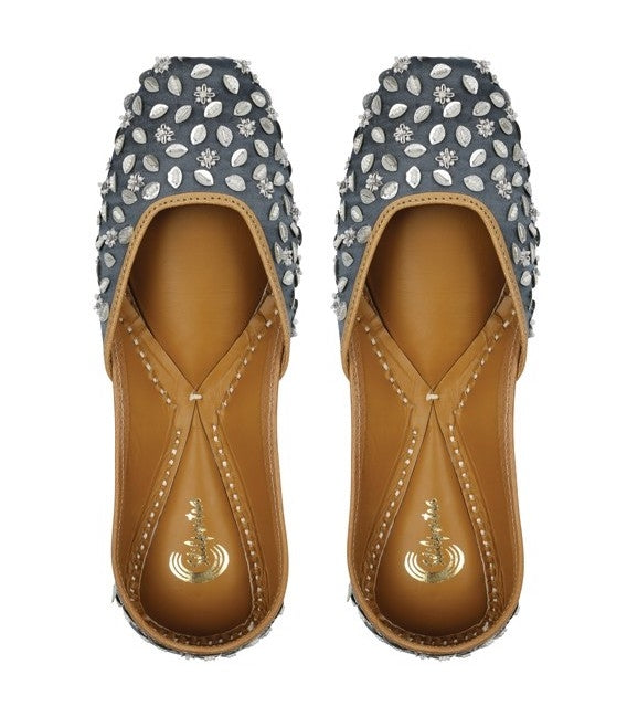 Embroidered juti