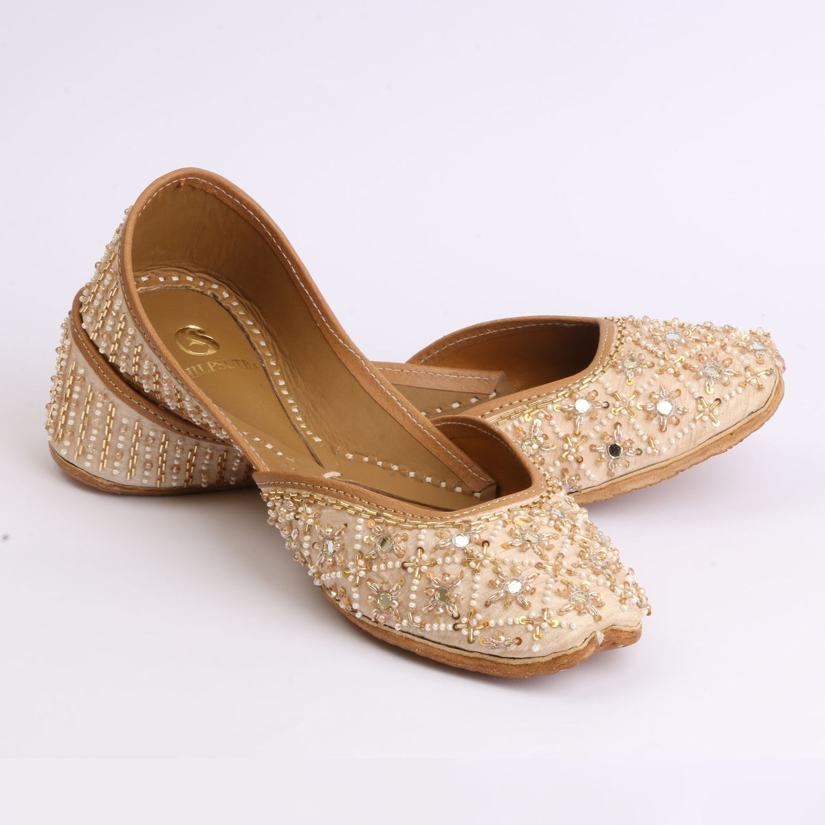 Golden Embroidered Ladies Punjabi Jutti