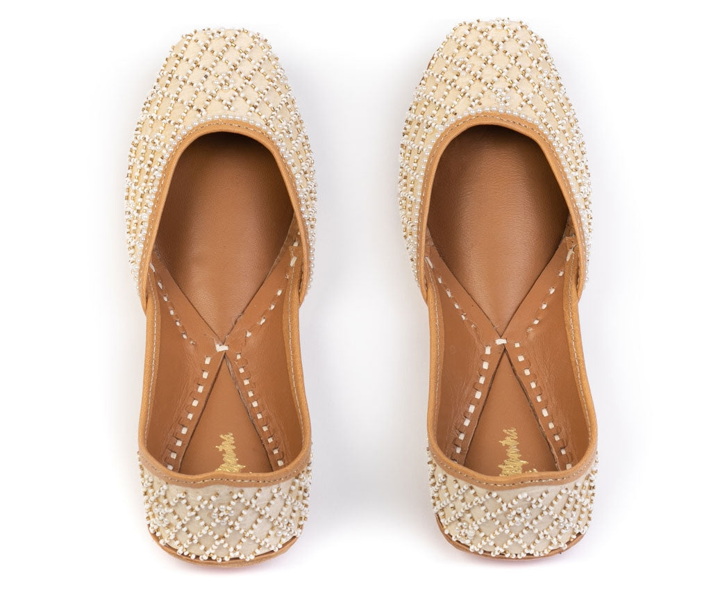 Golden Peral Studded Designer Ladies Punjabi Jutti